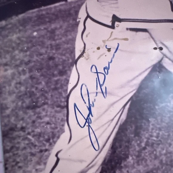 Johnny Sain, black-and-white Kodak professional photo Signed
